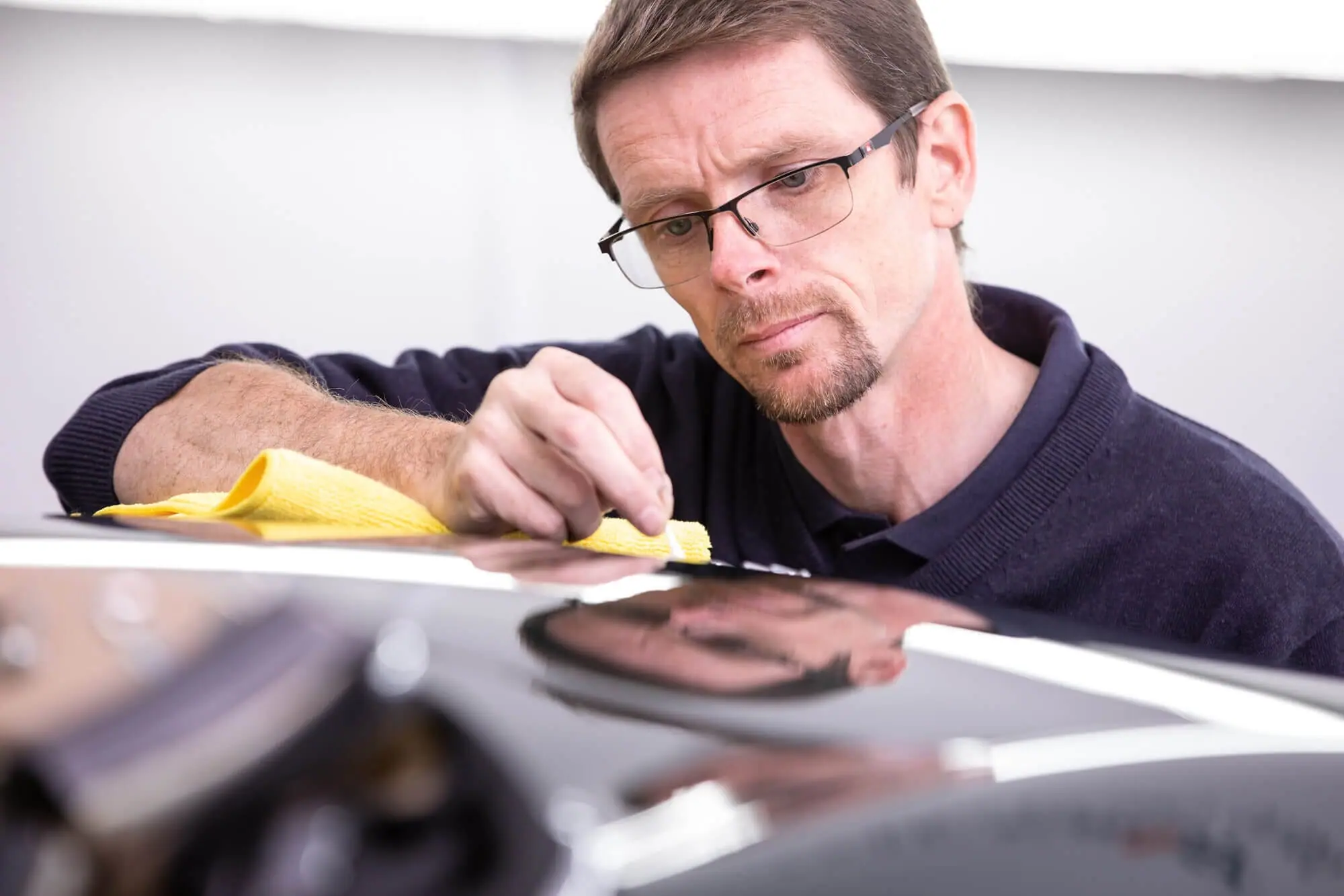 Polishing paintwork by hand